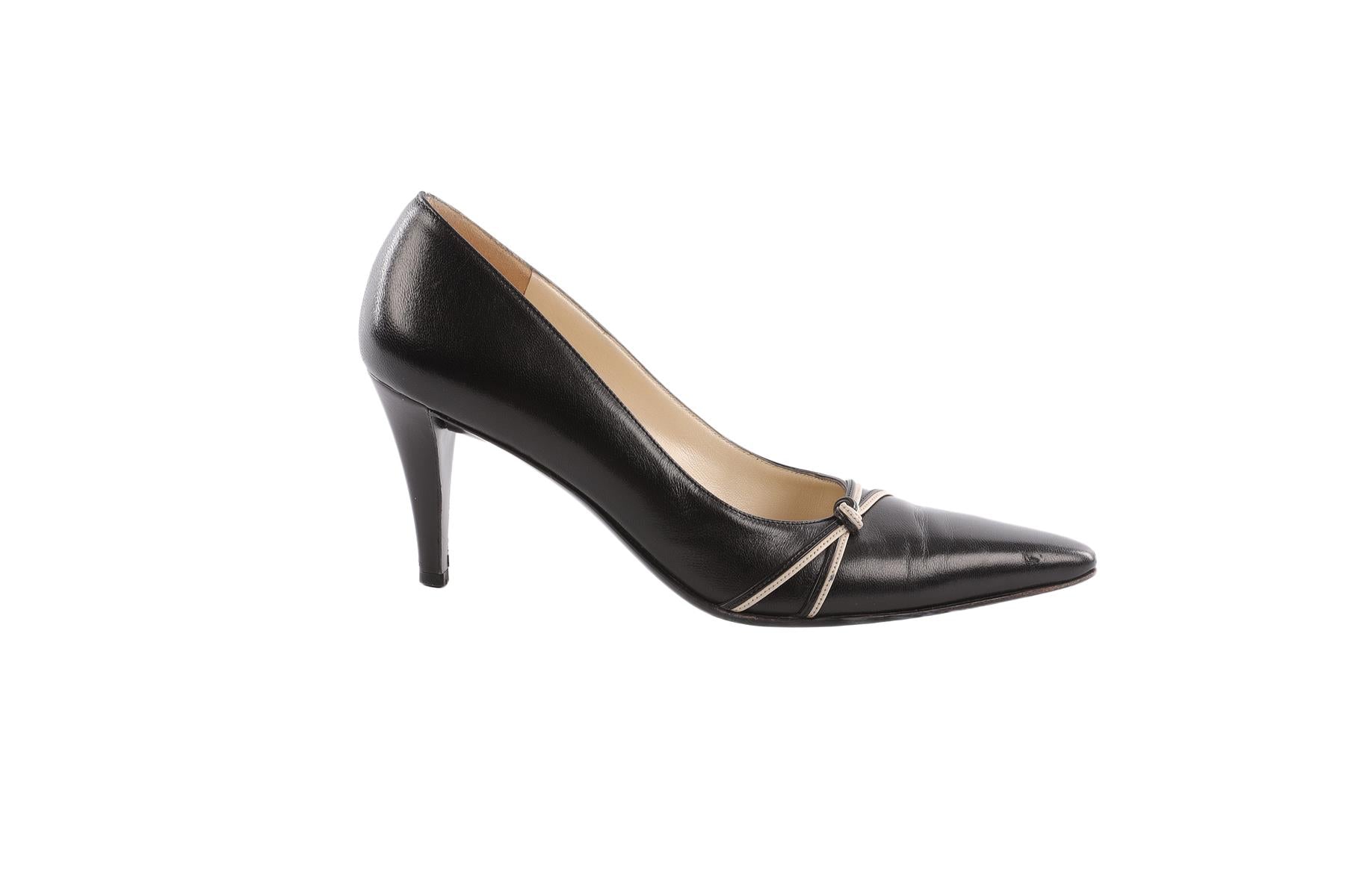 SALVATORE FERRAGAMO BLACK VINTAGE LEATHER PUMPS US 7 EU 37 UK 4