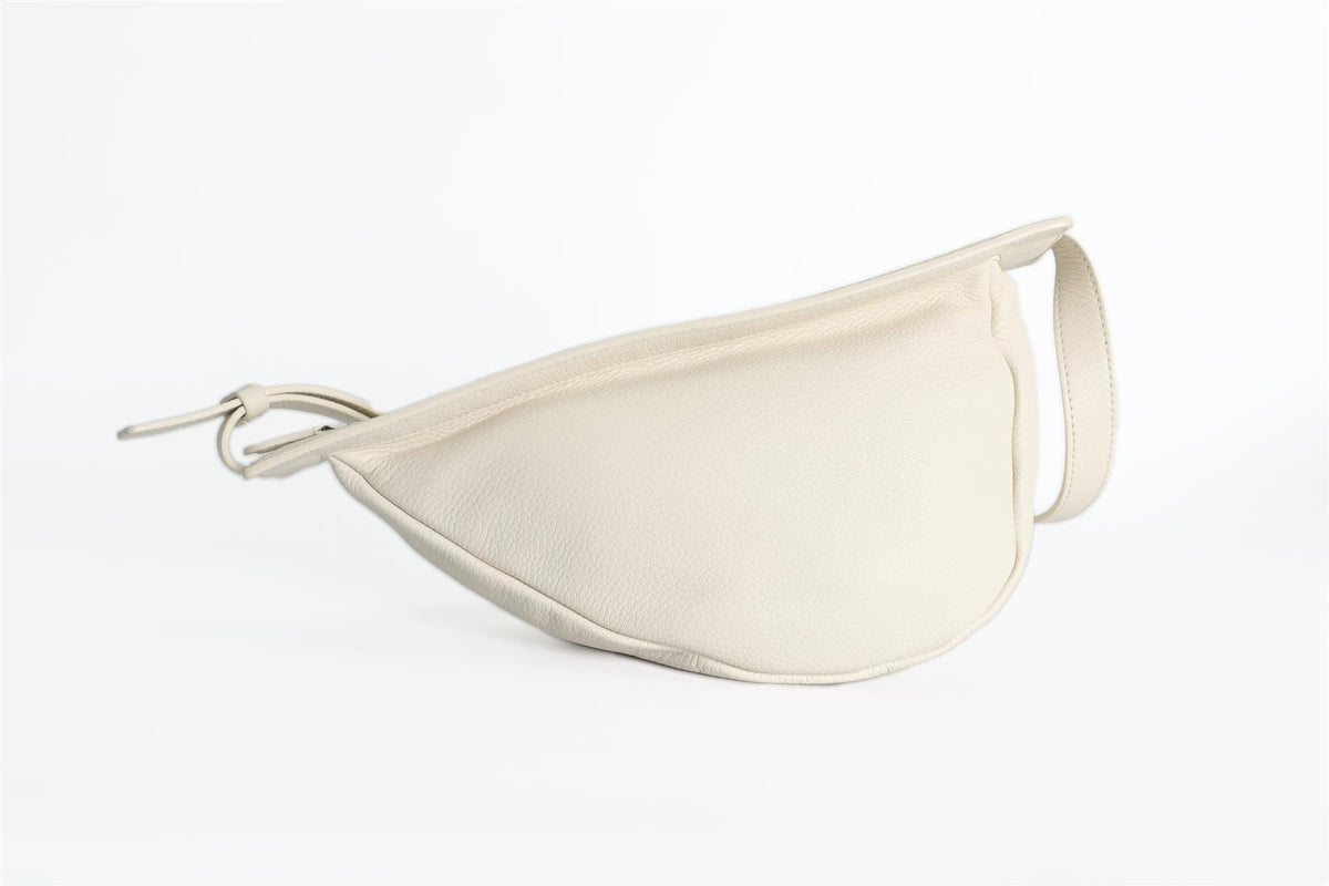 THE ROW WHITE SLOUCHY BANANA SMALL LEATHER SHOULDER BAG
