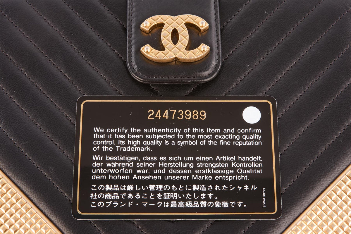 CHANEL BLACK 2017-2018 ROCK THE CORNER CHEVRON LEATHER SHOULDER BAG
