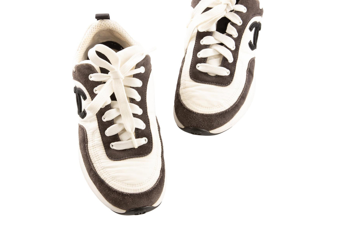 CHANEL GREY 2021 CC SUEDE SNEAKERS EU 37