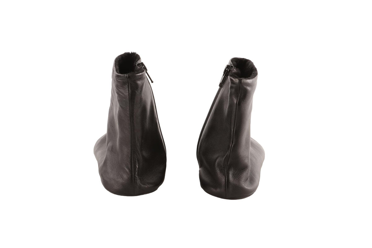 THE ROW BLACK STELLA LEATHER ANKLE BOOTS EU 40 UK 7 US 10