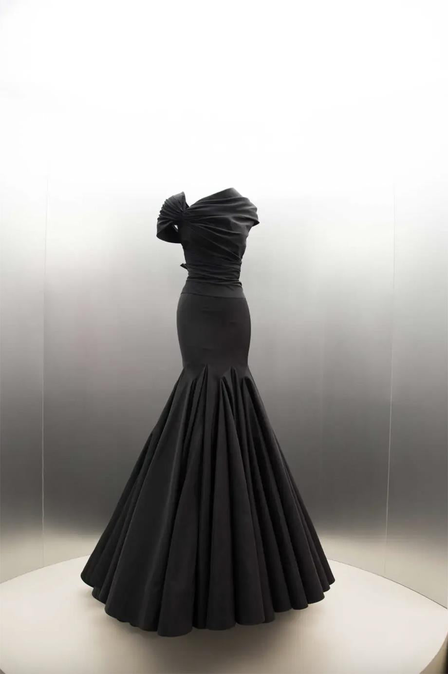 AZZEDINE ALAÏA HAUTE COUTURE TAFFETA TOP AND SKIRT SET SMALL