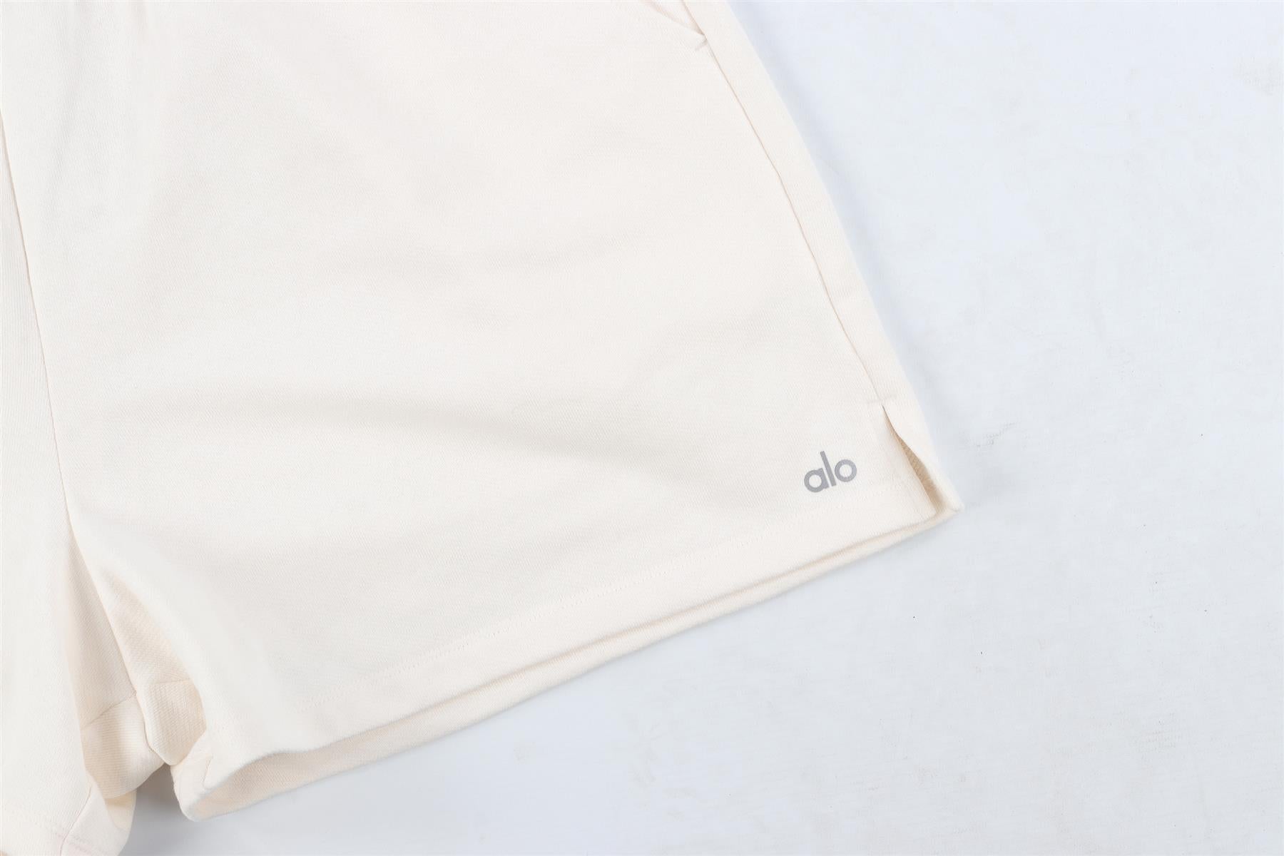 ALO YOGA CREAM COTTON SHORTS LARGE
