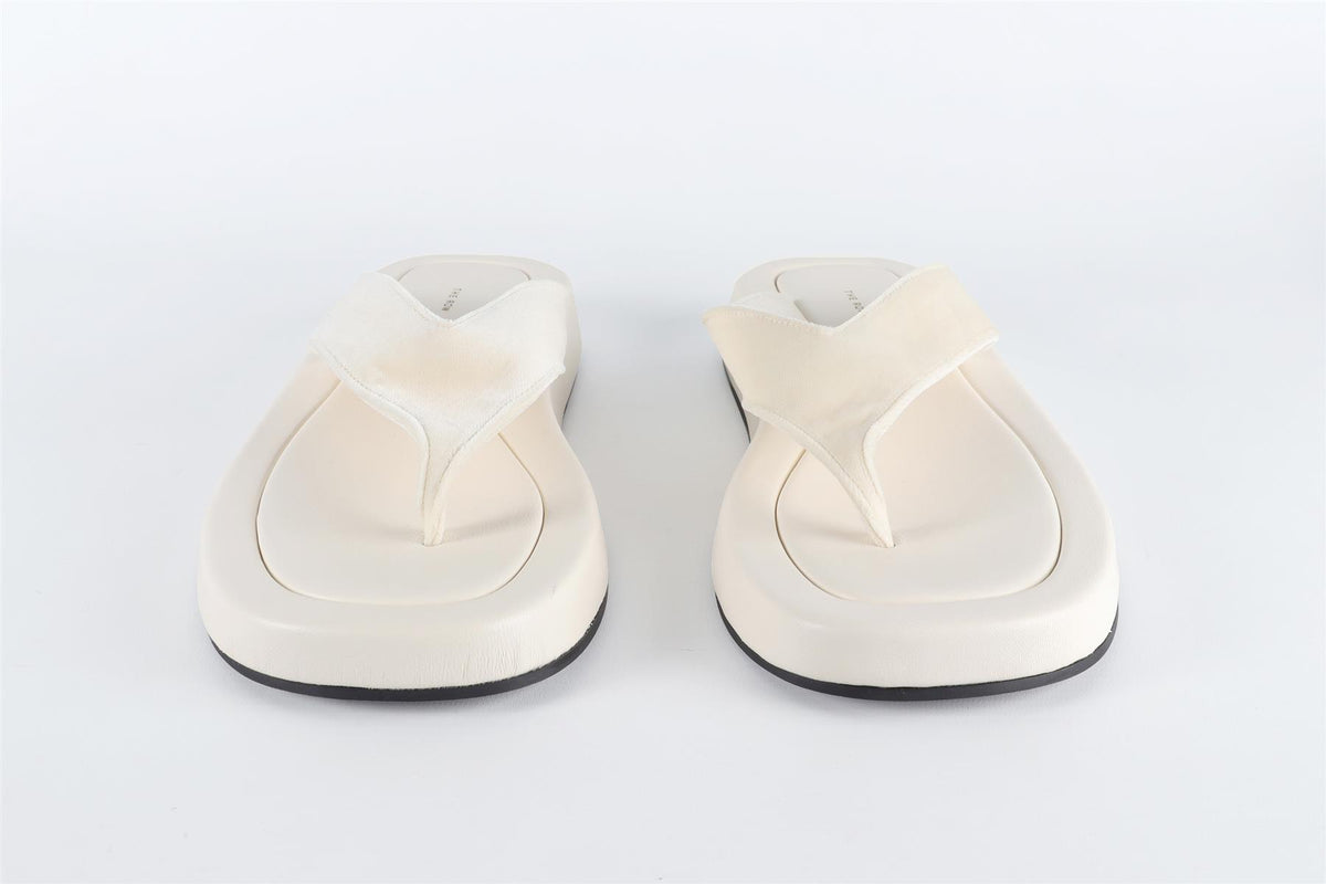 THE ROW WHITE GINZA LEATHER FLIP FLOPS EU 39 UK 6 US 9