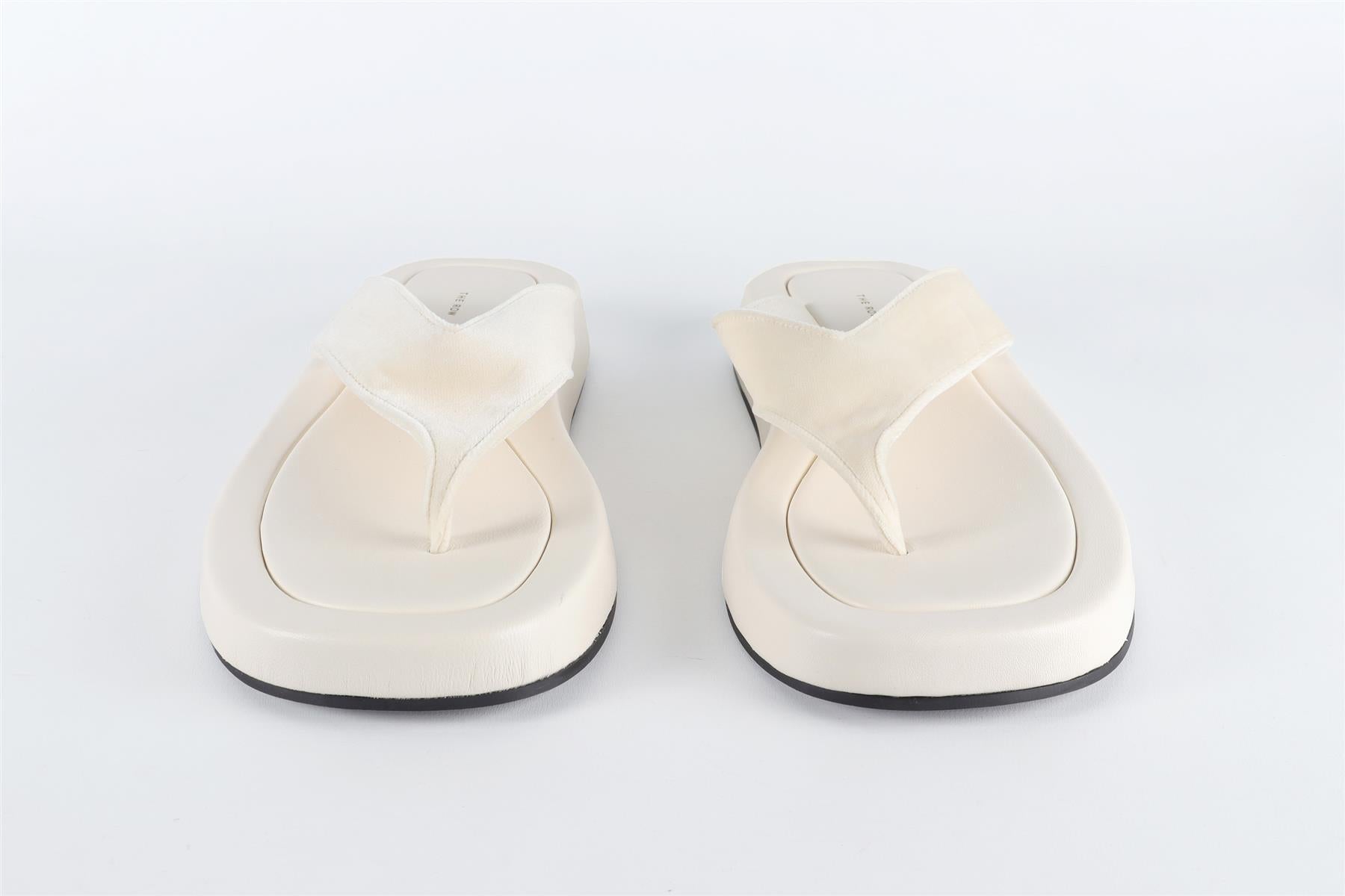 THE ROW WHITE GINZA LEATHER FLIP FLOPS EU 39 UK 6 US 9