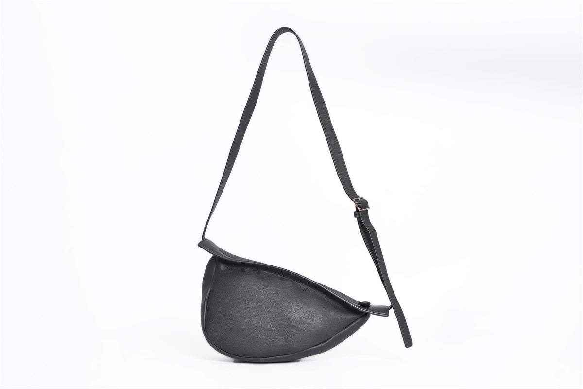 THE ROW BLACK SLOUCHY BANANA SMALL LEATHER SHOULDER BAG