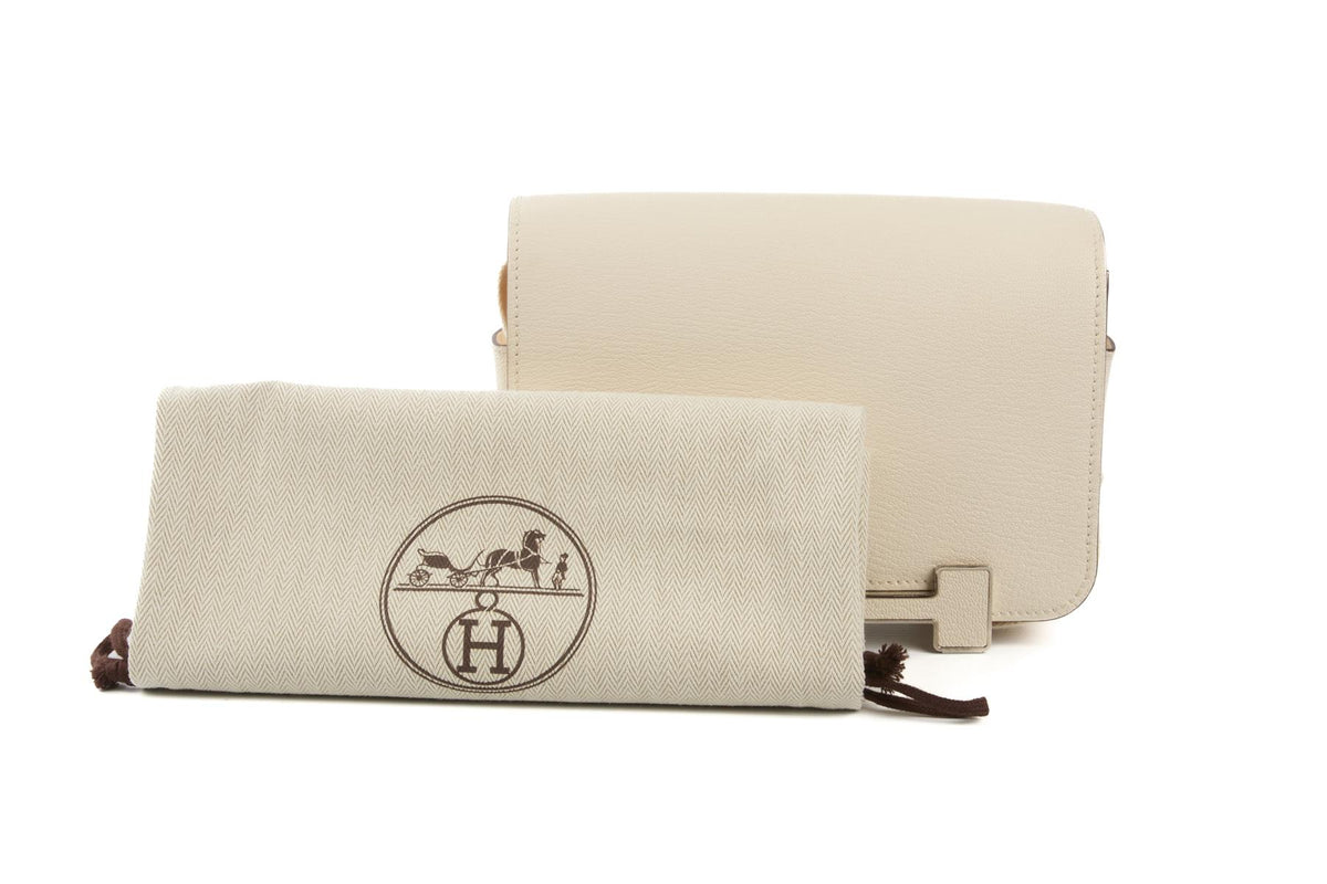 HERMÈS CREAM 2022 GETA CHEVRE LEATHER SHOULDER BAG IN NATA