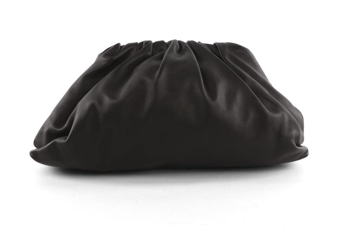 BOTTEGA VENETA BLACK POUCH LEATHER CLUTCH