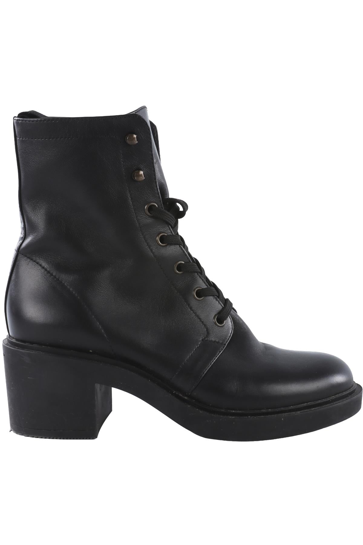 BLACK LEATHER ANKLE BOOTS