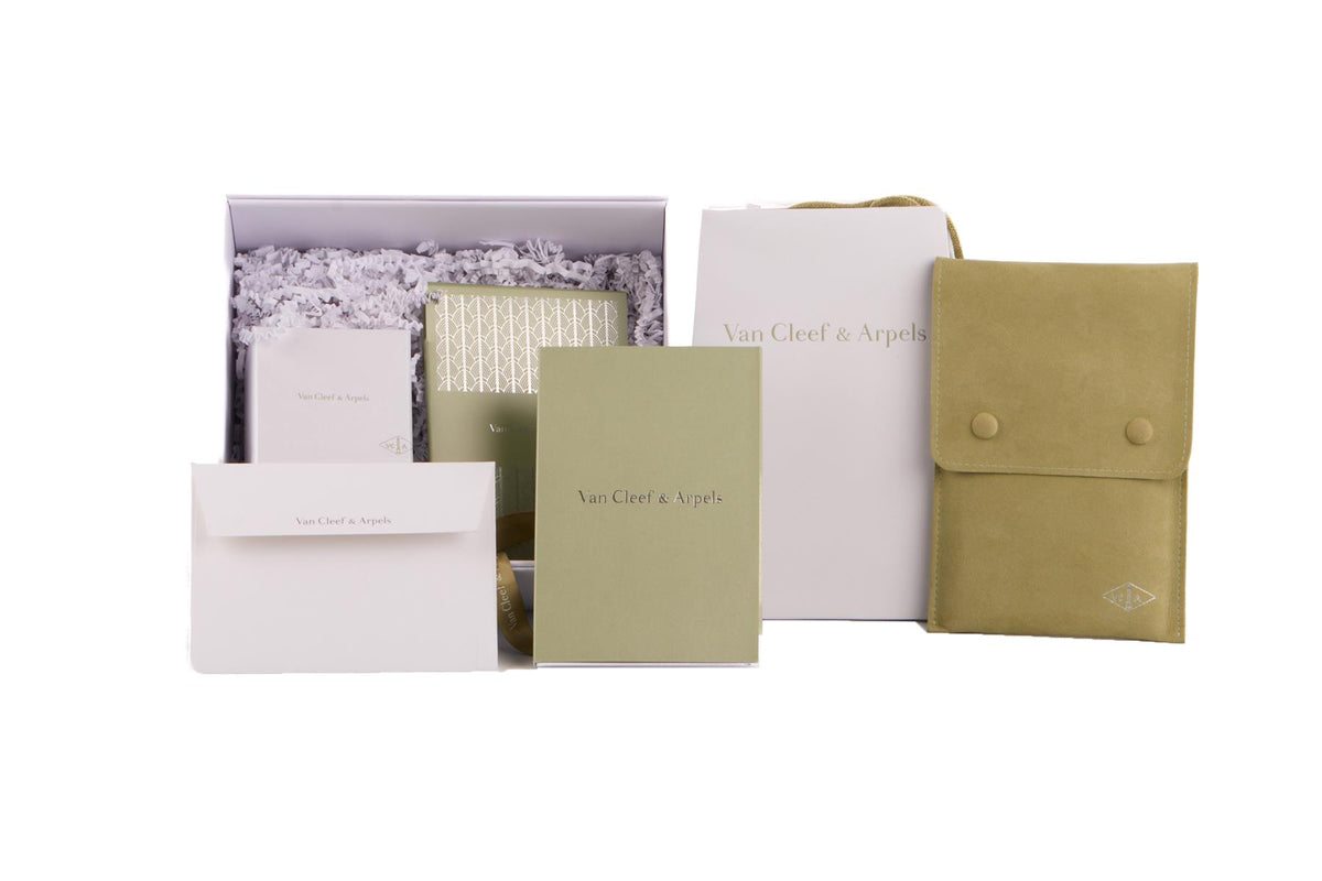 VAN CLEEF & ARPELS SWEET ALHAMBRA 18K YELLOW GOLD AND MOTHER OF PEARL NECKLACE