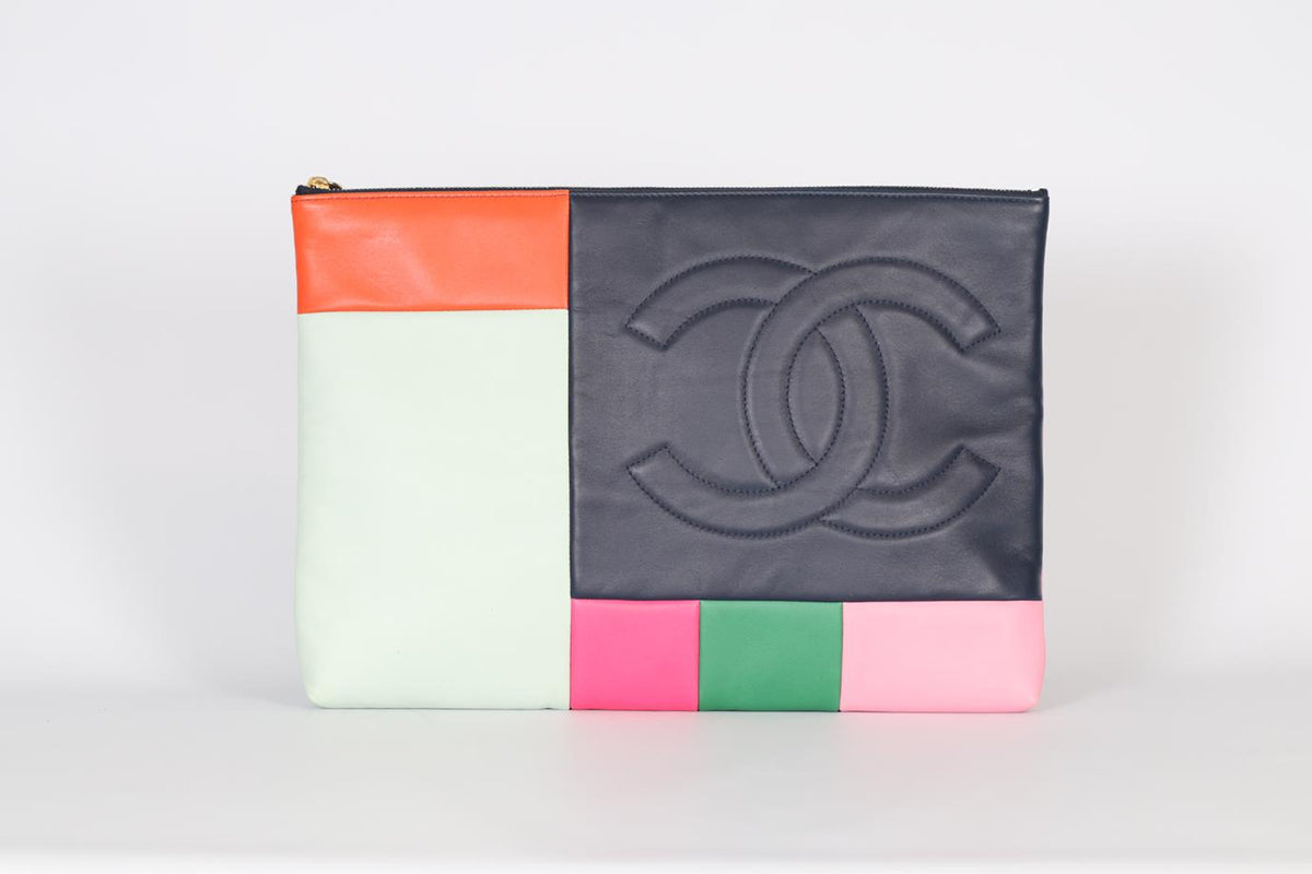 CHANEL 2015 O-CASE LEATHER CLUTCH
