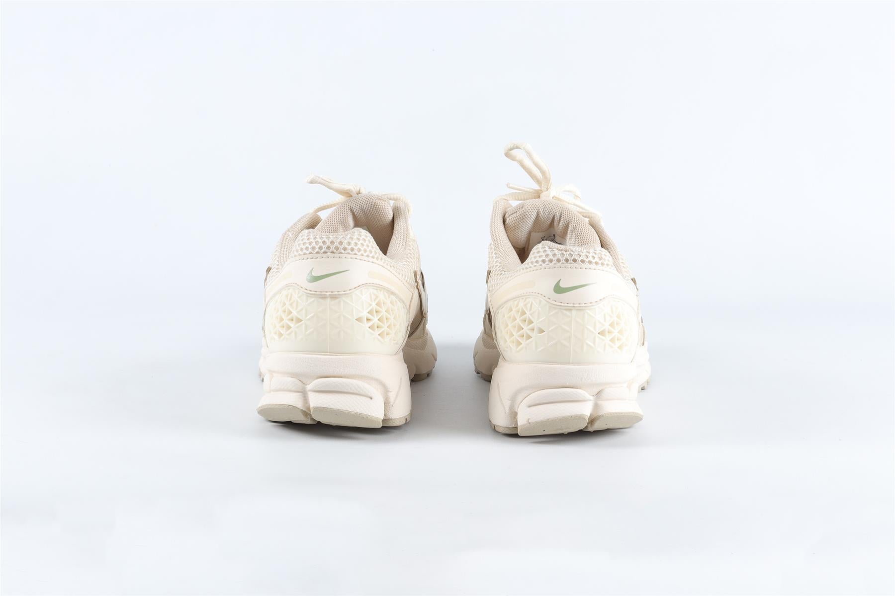 NIKE CREAM TRAINERS EU 39 UK 5.5 US 8