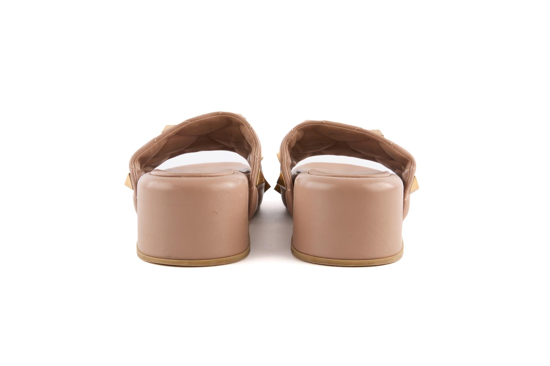 VALENTINO GARAVANI NUDE ROCKSTUD LEATHER PLATFORM SLIDES EU 39 UK 6 US 9