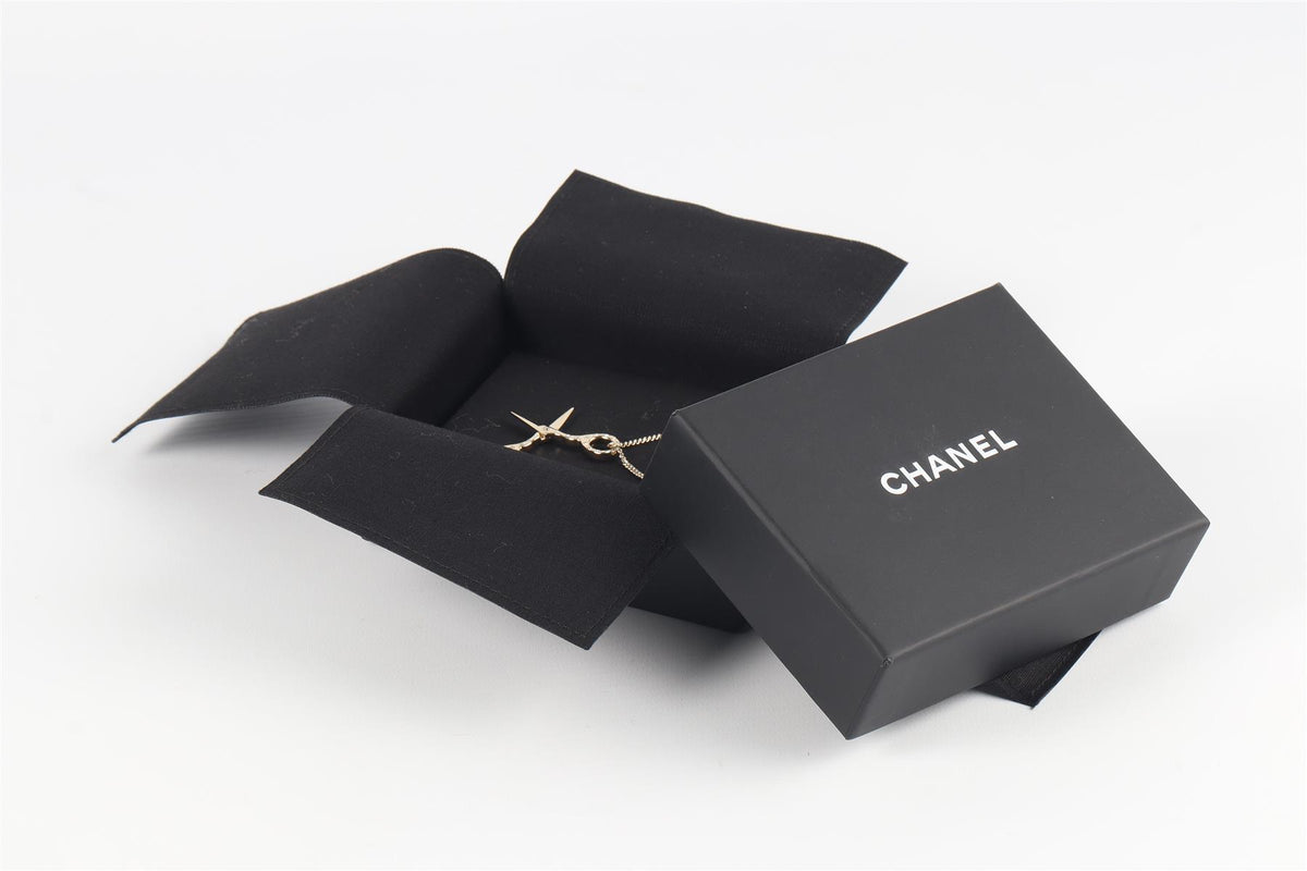 CHANEL SILVER 2021 CC SCISSORS PENDANT NECKLACE