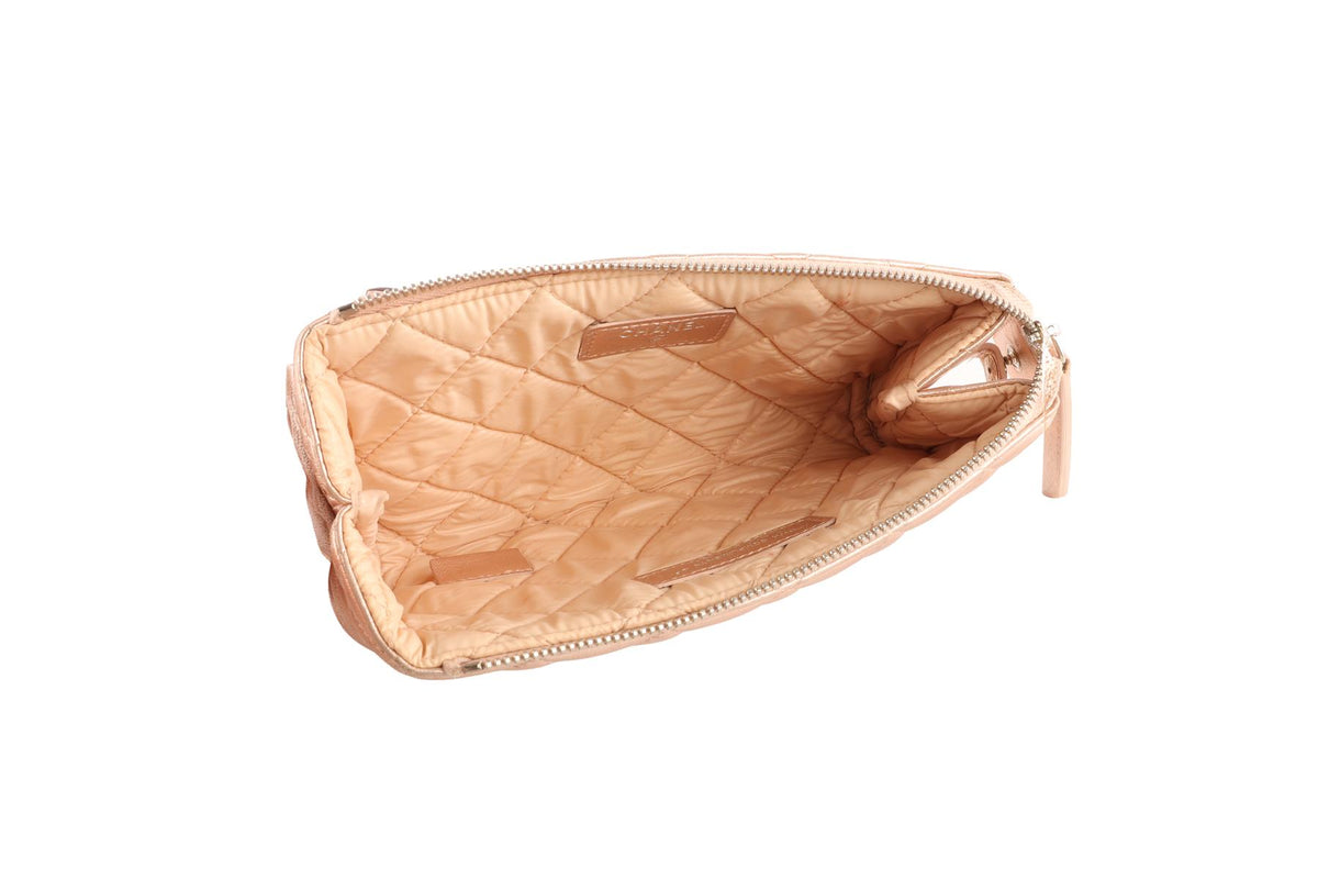CHANEL METALLIC 2015-2016 CC QUILTED LEATHER POUCH