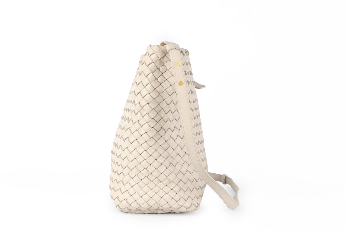 BOTTEGA VENETA ECRU INTRECCIATO LEATHER BUCKET BAG