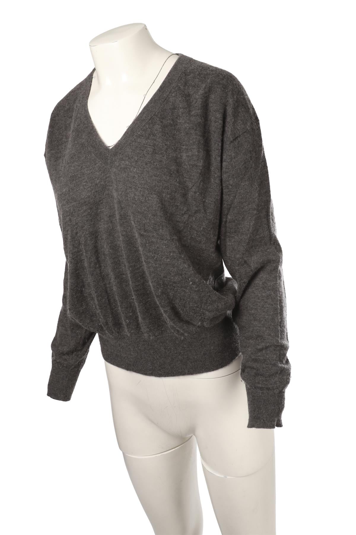GREY CASHMERE SWEATER