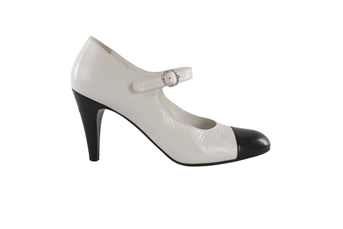CHANEL WHITE 2022 LEATHER PUMPS EU 39 UK 6 US 9