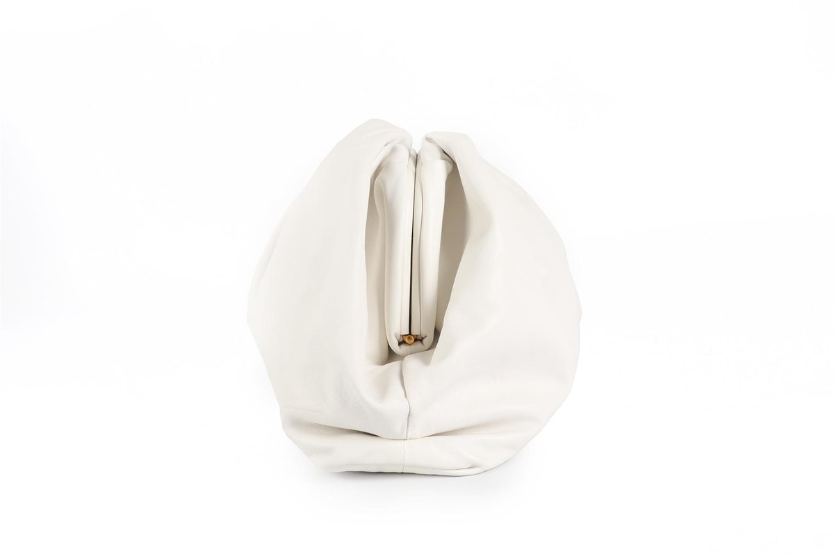 BOTTEGA VENETA WHITE POUCH LARGE LEATHER CLUTCH