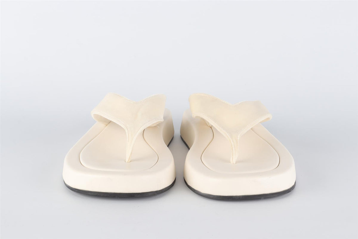 THE ROW WHITE GINZA LEATHER FLIP FLOPS EU 38.5 UK 5.5 US 8.5