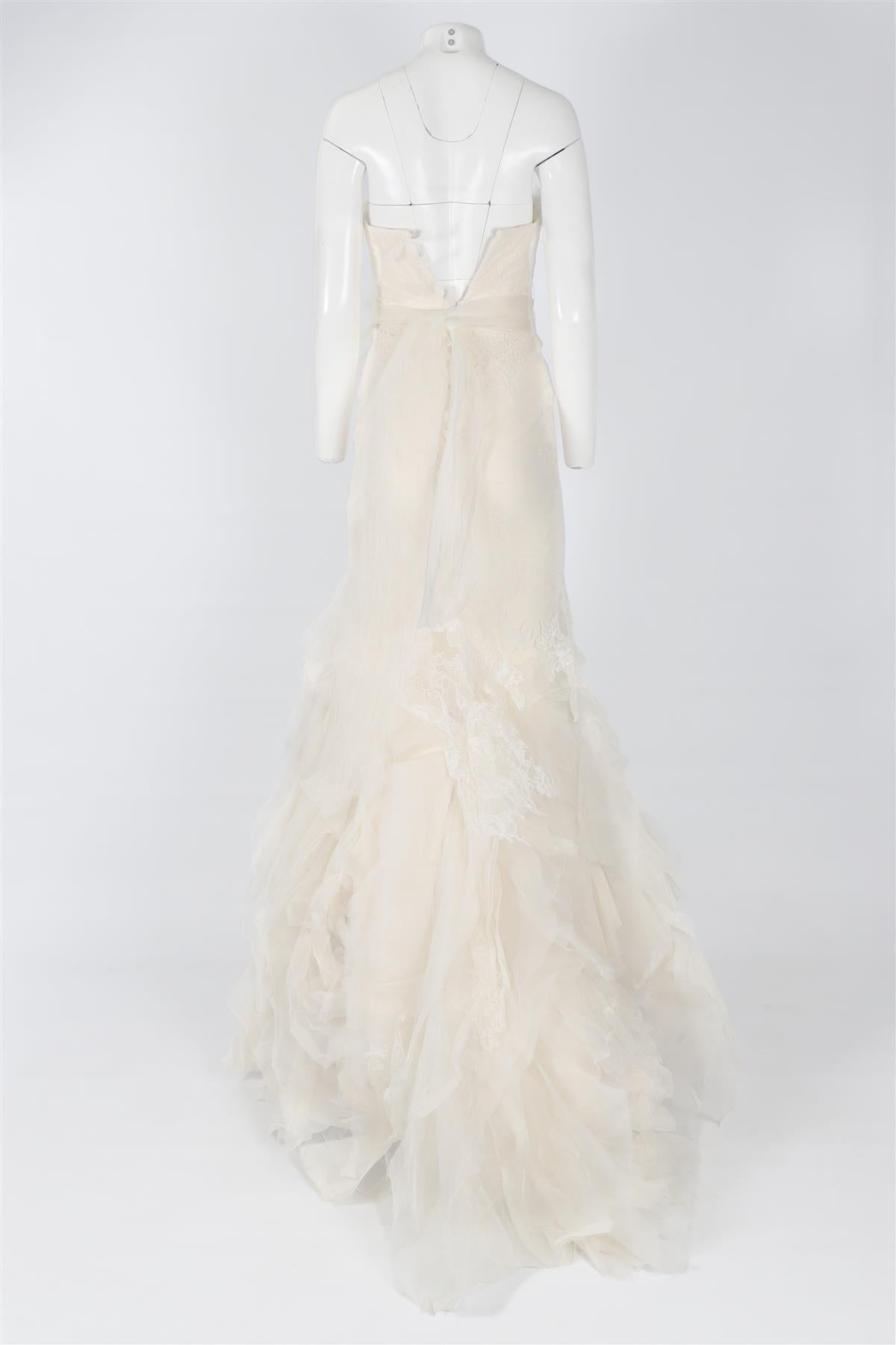 VERA WANG IVORY LACE WEDDING DRESS AND VEIL US 2 UK 6