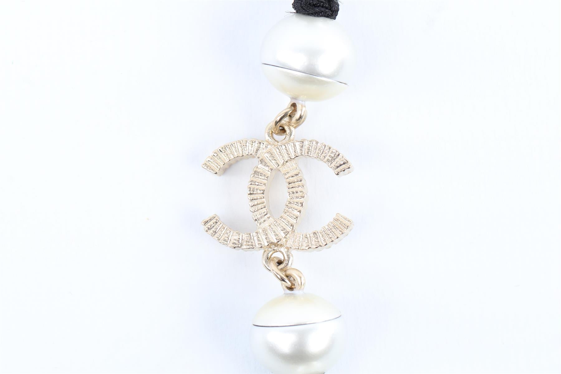CHANEL IVORY 2016 CC PEARL NECKLACE