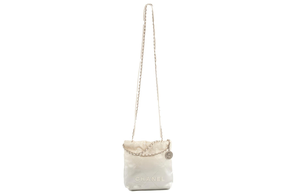 CHANEL 2023 WHITE 22 MINI QUILTED LEATHER SHOULDER BAG