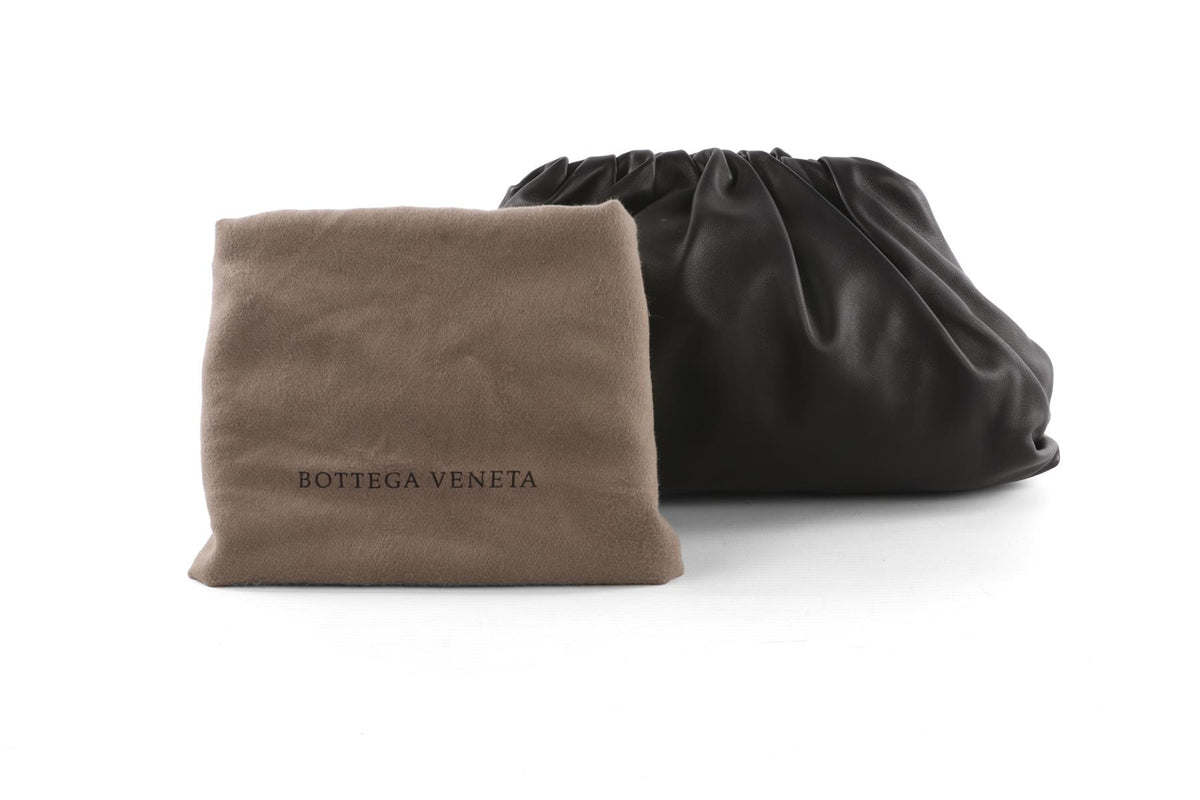 BOTTEGA VENETA BLACK POUCH LEATHER CLUTCH