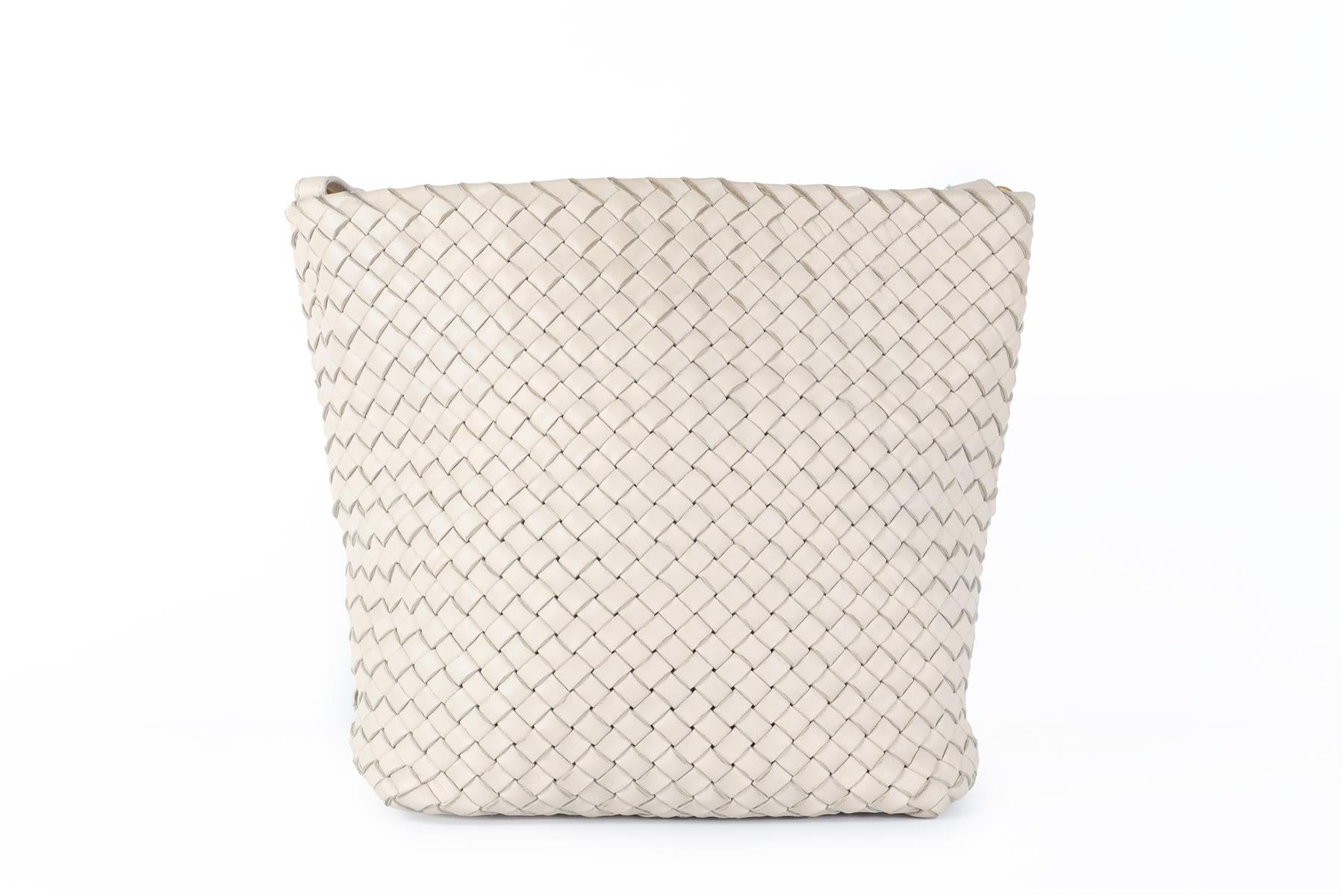 BOTTEGA VENETA ECRU INTRECCIATO LEATHER BUCKET BAG