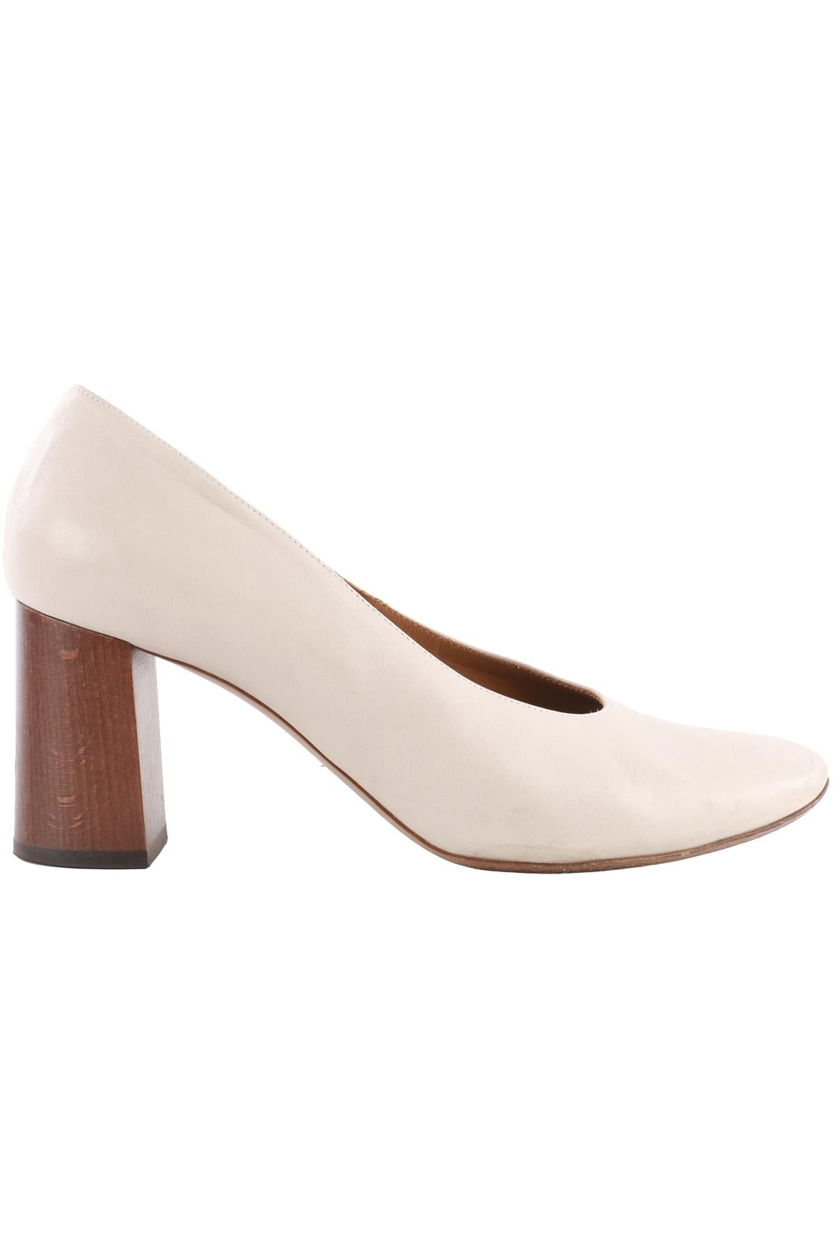 NUDE LEATHER PUMPS