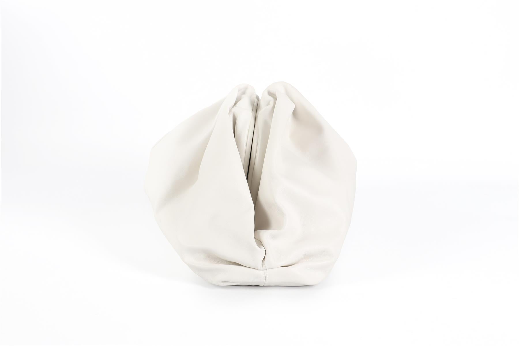 BOTTEGA VENETA WHITE POUCH LARGE LEATHER CLUTCH
