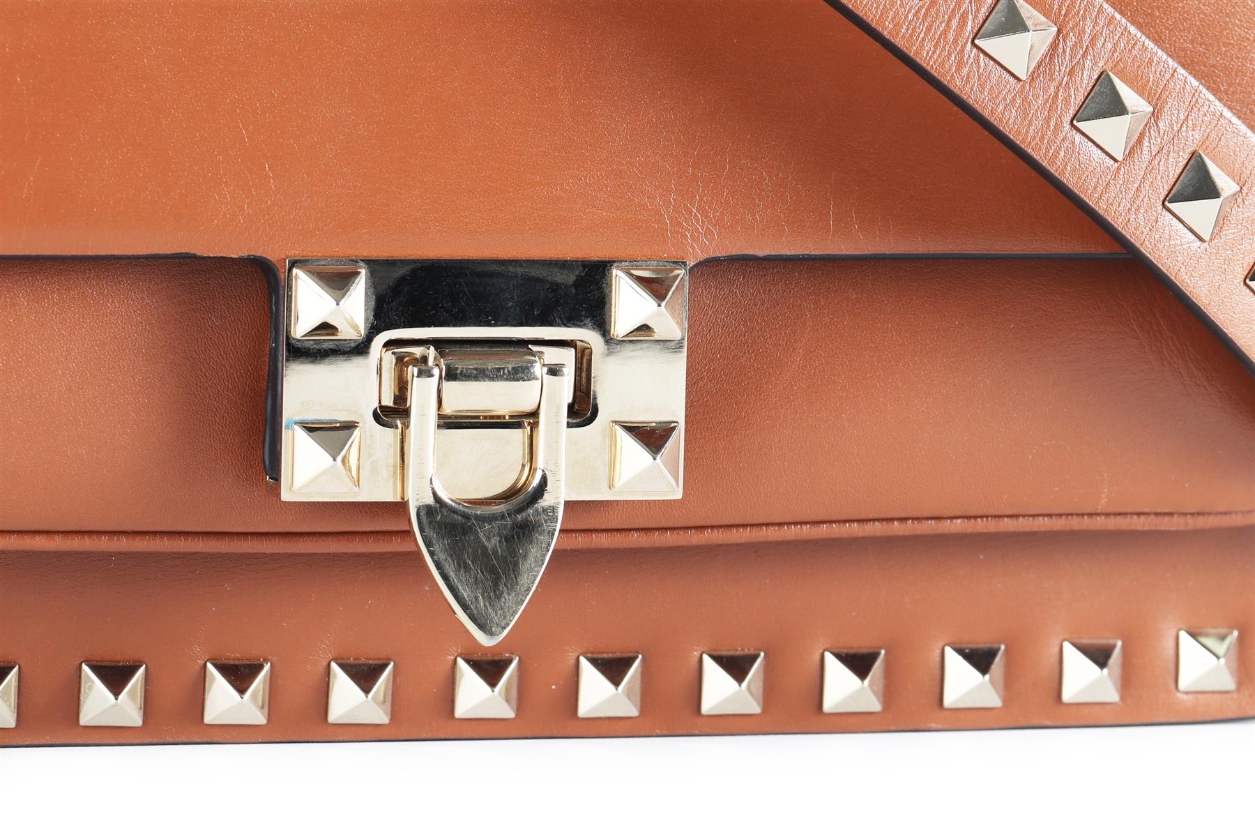 VALENTINO GARAVANI BROWN ROCKSTUD LEATHER SHOULDER BAG