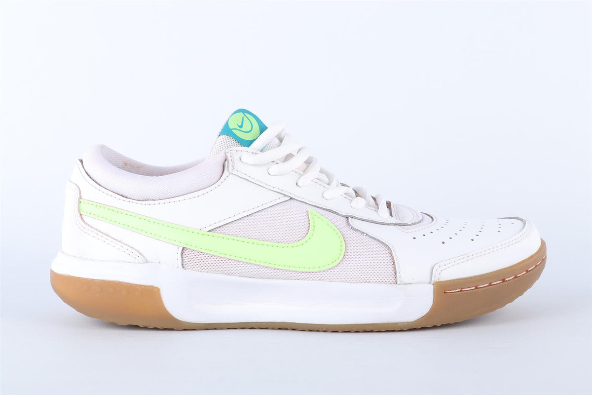 WHITE SNEAKERS
