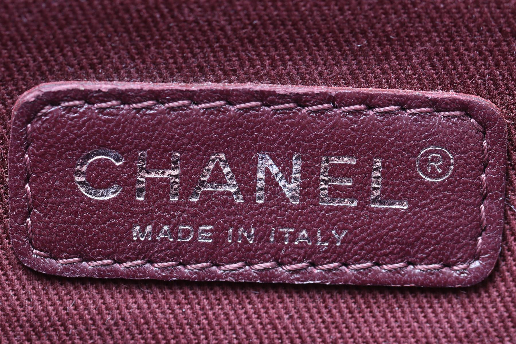 CHANEL GREEN 2015 GRAFFITI ON THE PAVEMENT CANVAS SHOULDER BAG