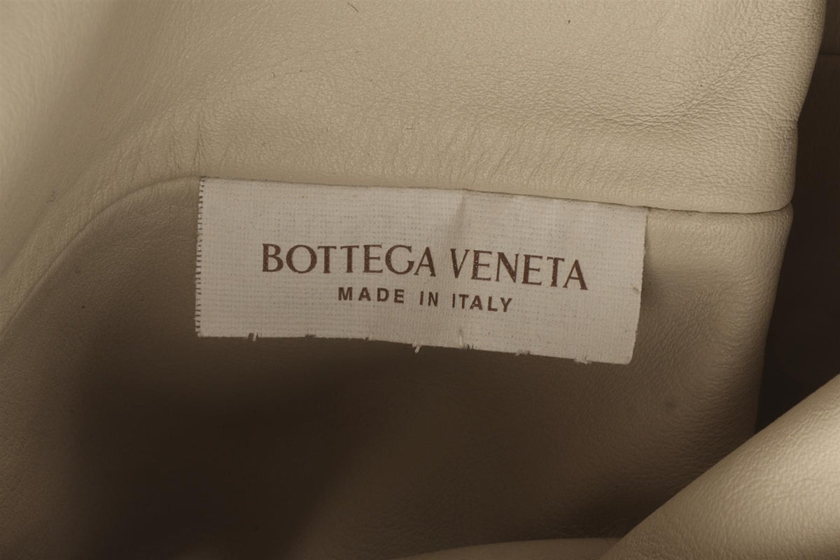 BOTTEGA VENETA ECRU POUCH LARGE LEATHER CLUTCH