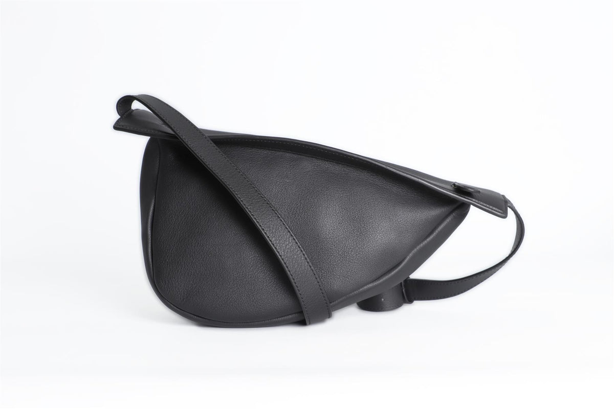 THE ROW BLACK SLOUCHY BANANA SMALL LEATHER SHOULDER BAG