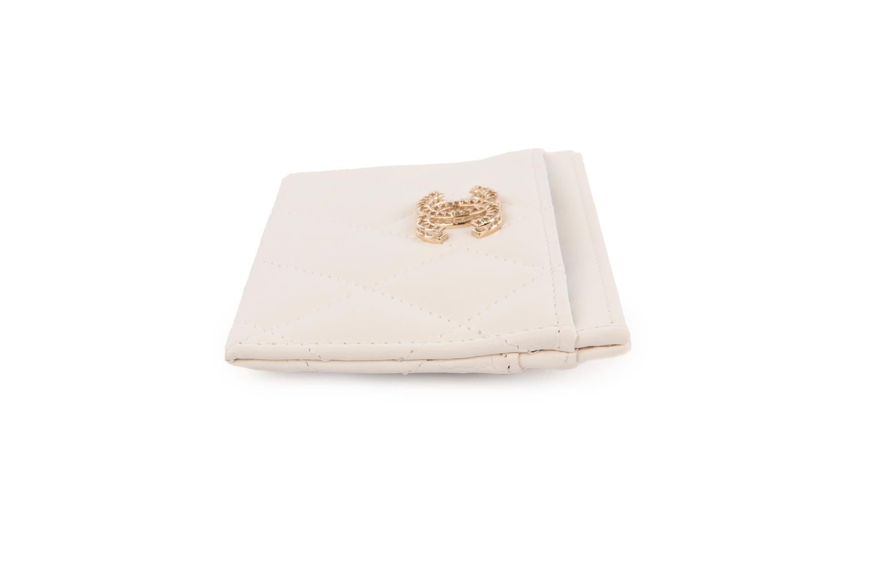 CHANEL WHITE 2025 CC QUILTED LEATHER CARD HOLDER