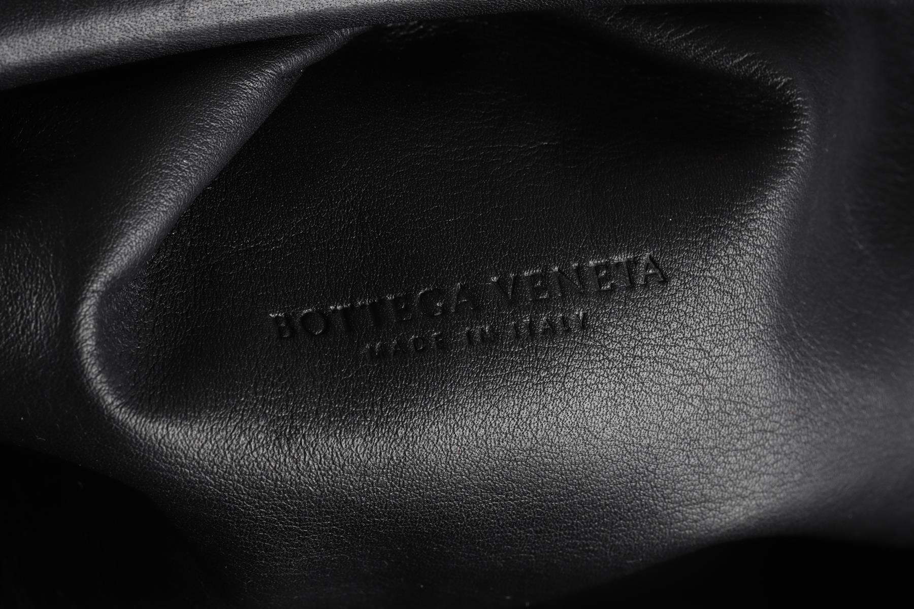 BOTTEGA VENETA BLACK THE POUCH LARGE LEATHER CLUTCH
