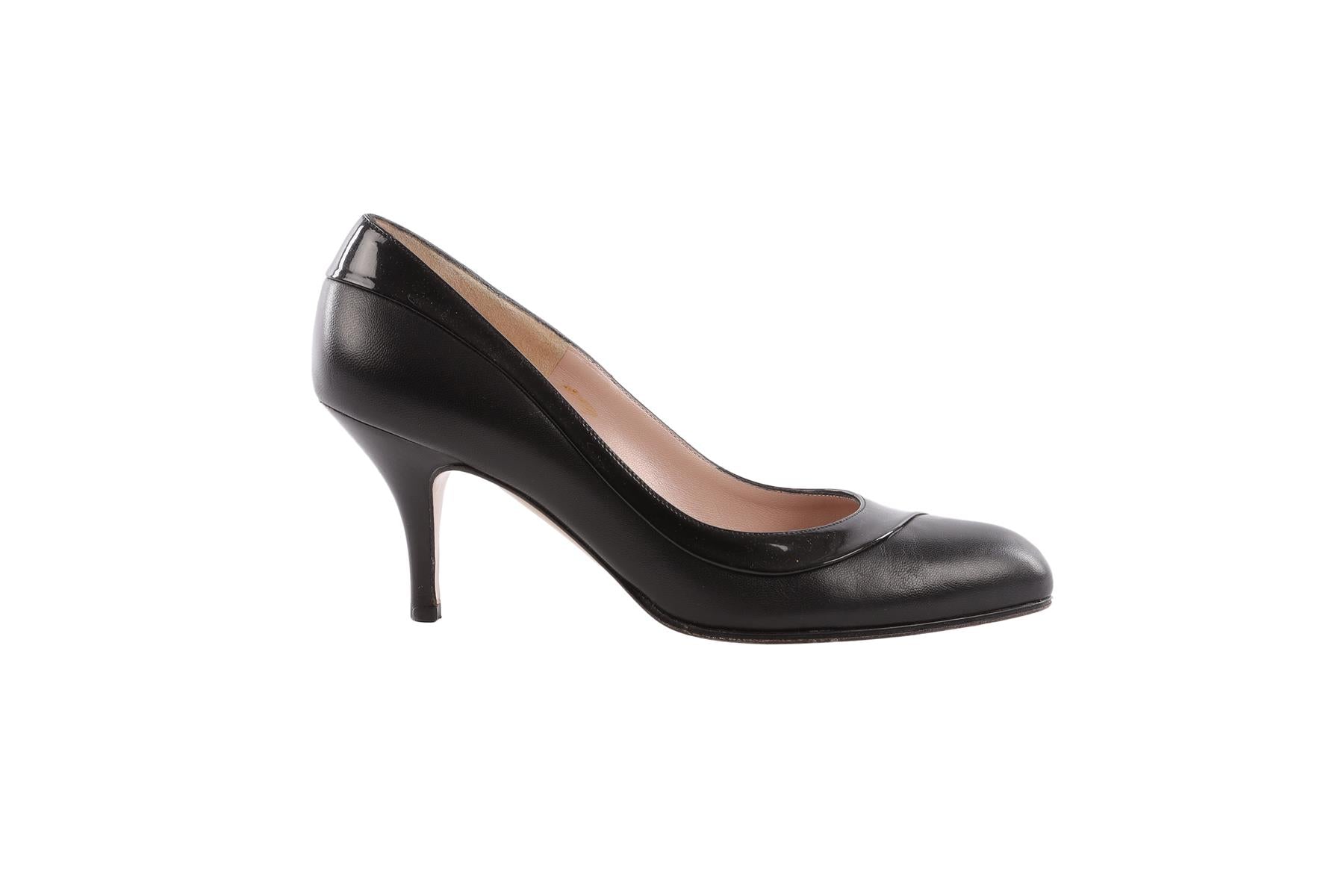 SALVATORE FERRAGAMO BLACK LEATHER PUMPS US 7 EU 37 UK 4