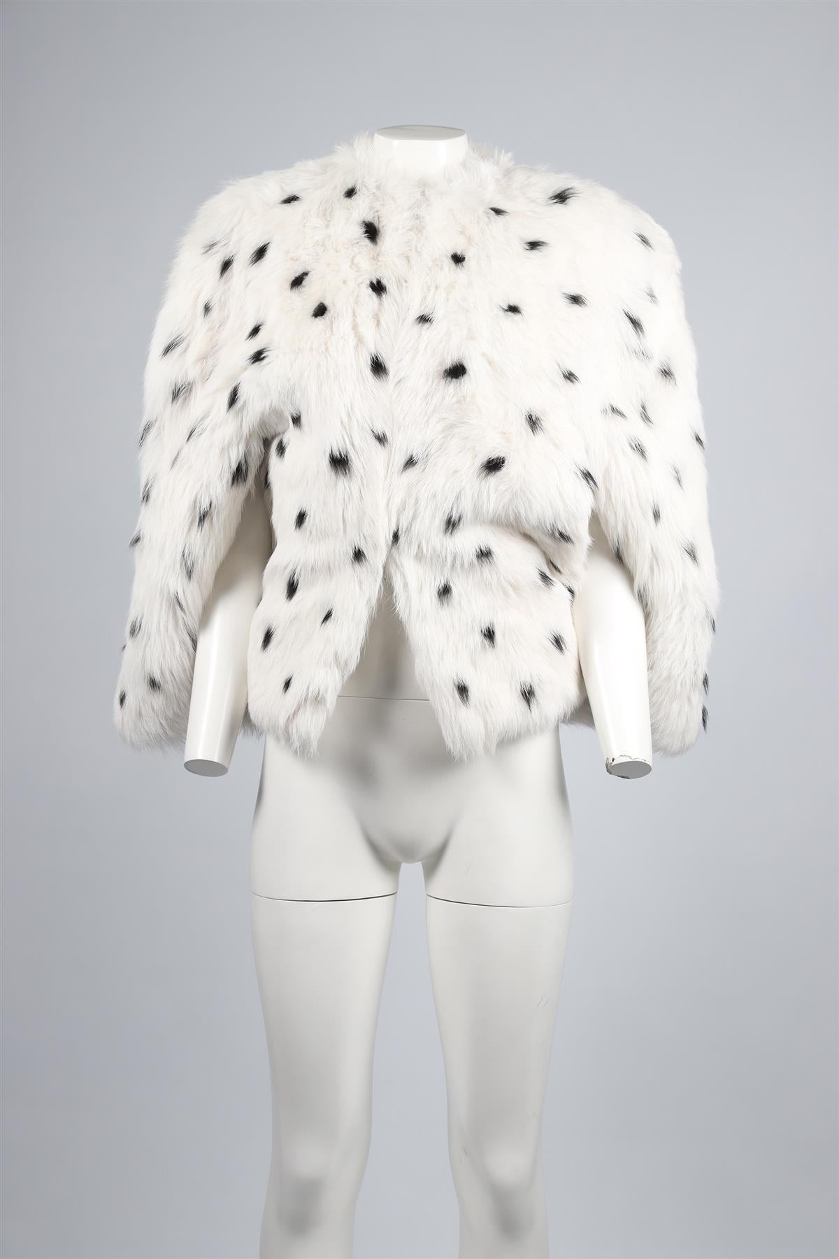 GUCCI WHITE SHEARLING CAPE IT 40 UK 8