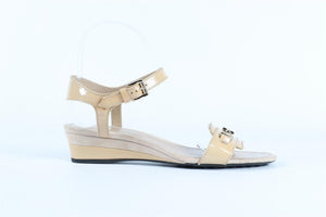 TOD'S BEIGE PATENT LEATHER WEDGE SANDALS