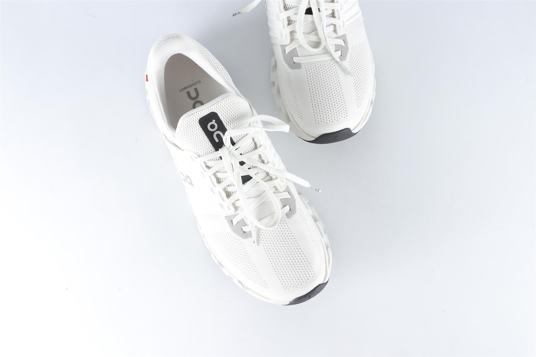 ON WHITE MEN'S CLOUDSWIFT SNEAKERS EU 43 UK 9 US 9.5