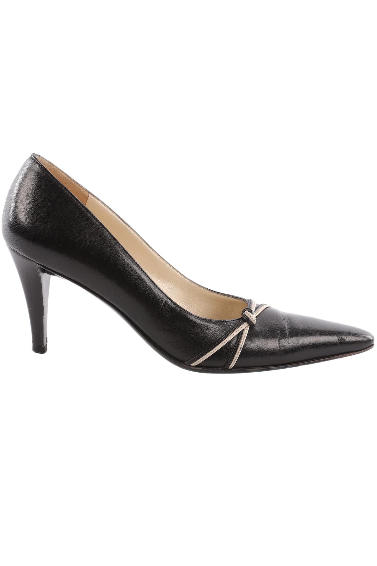 SALVATORE FERRAGAMO BLACK VINTAGE LEATHER PUMPS US 7 EU 37 UK 4