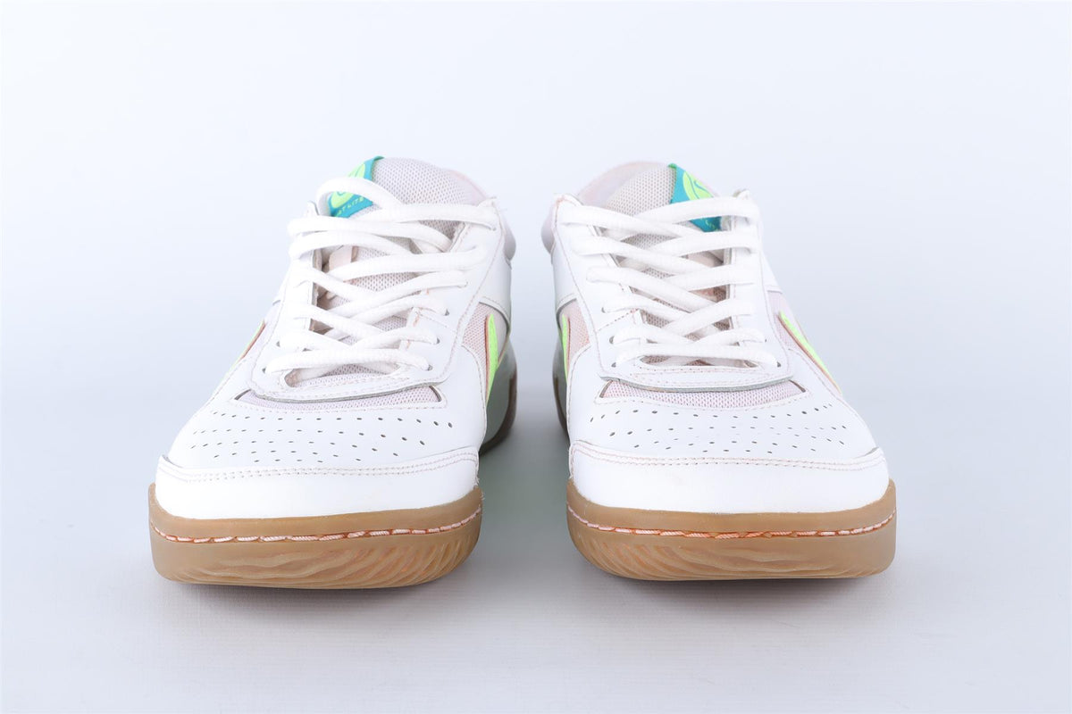 WHITE SNEAKERS