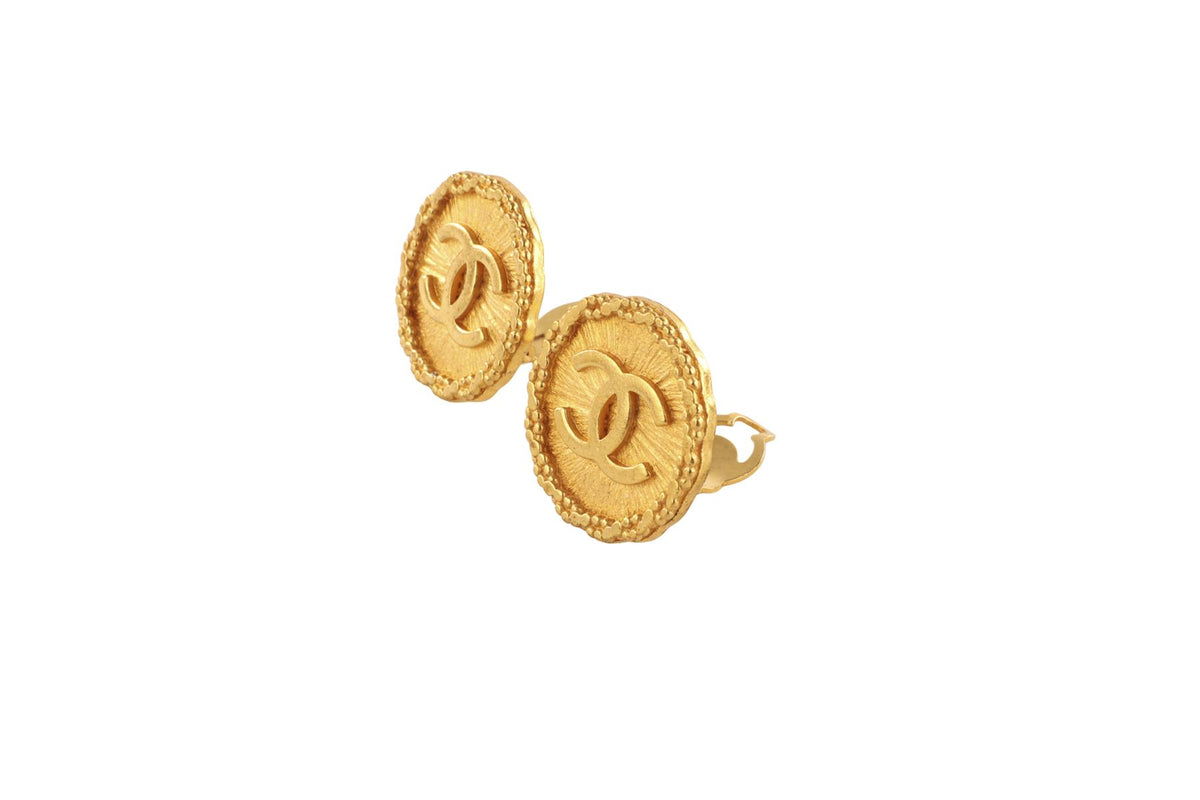 CHANEL GOLD 1993 CC GOLD TONE CLIP ON EARRINGS