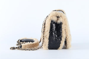 CHANEL BLACK 2019 MANIA CC SHEARLING AND LEATHER SHOULDER BAG