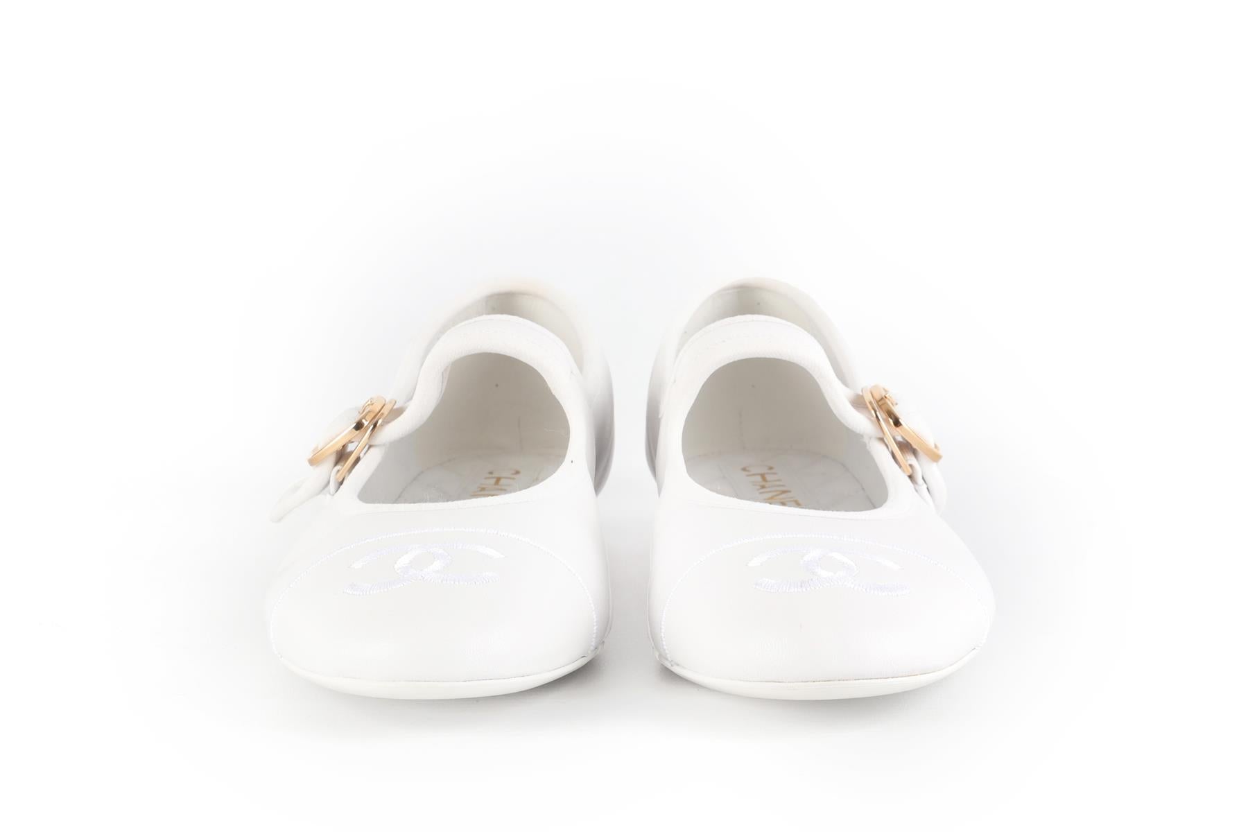CHANEL WHITE 2025 CC LEATHER BALLET FLATS EU 38.5 UK 5.5 US 8.5