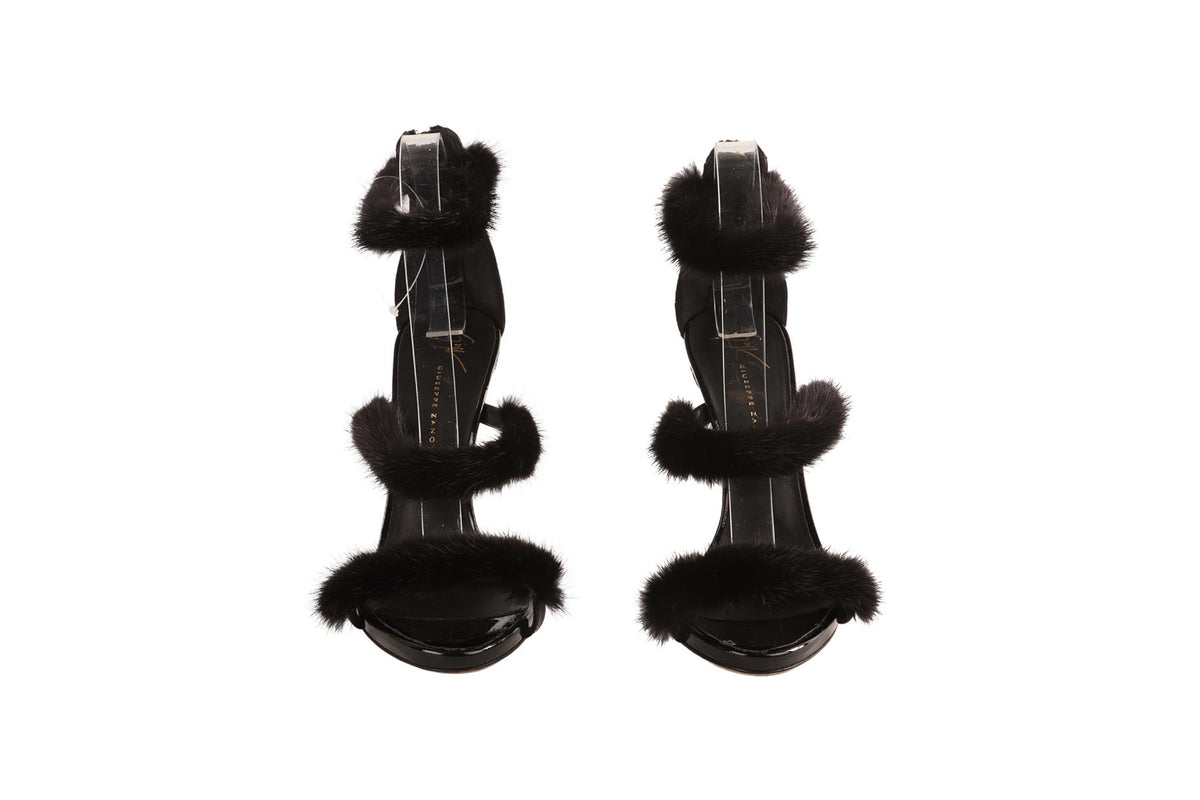 BLACK PATENT LEATHER SANDALS