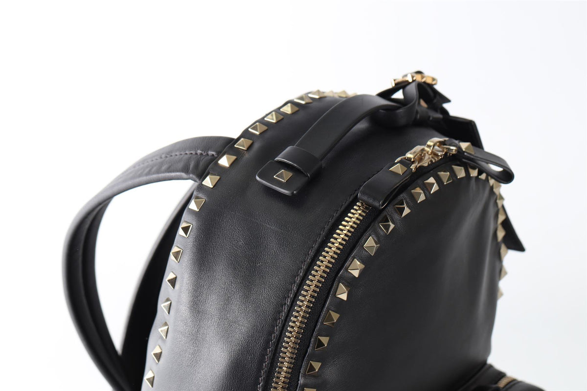 VALENTINO GARAVANI BLACK ROCKSTUD MEDIUM LEATHER BACKPACK