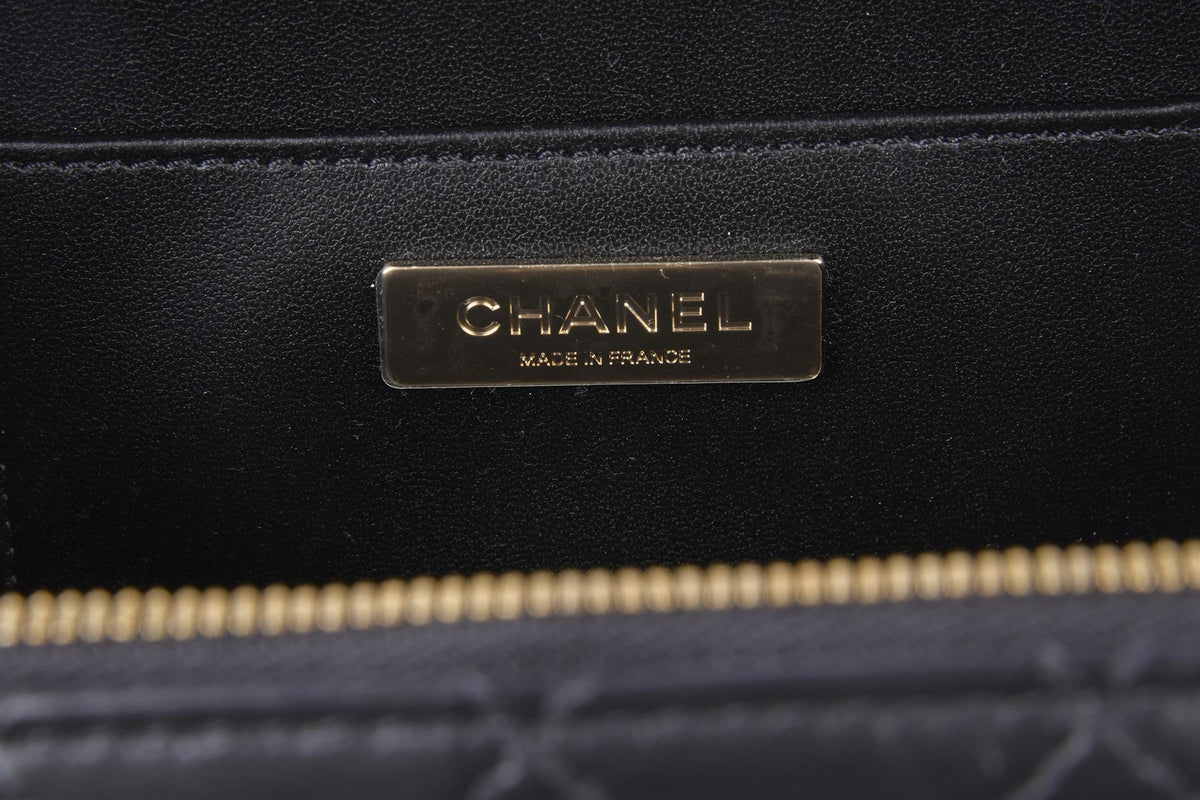 CHANEL BLACK 2024 CAMERA QUILTED LEATHER SHOULDER BAG